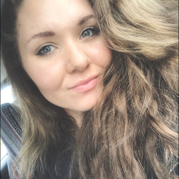 Meet your Posher, Hannah - Picture 1 of 1